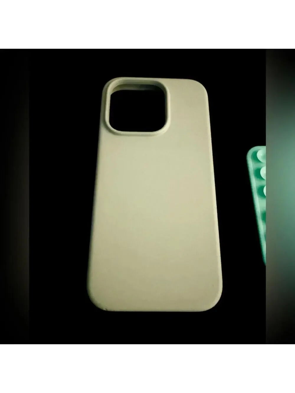 elago sage green silicone liquid w Octobuddy Suction cup mount iphone 15 pro